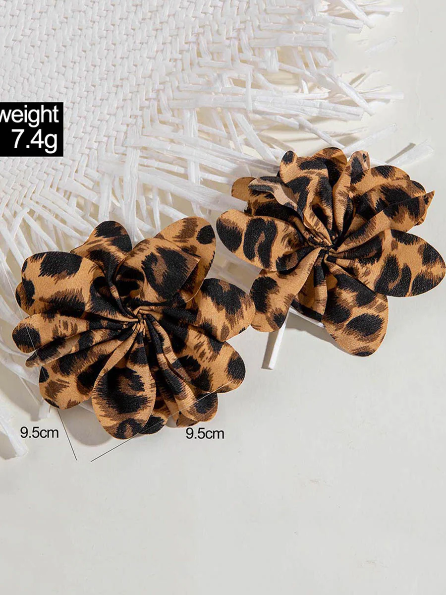 Flower Shape Leopard Drop Earrings - Image 3
